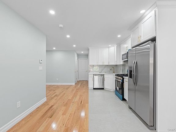 4th image of 24 E 55th Street