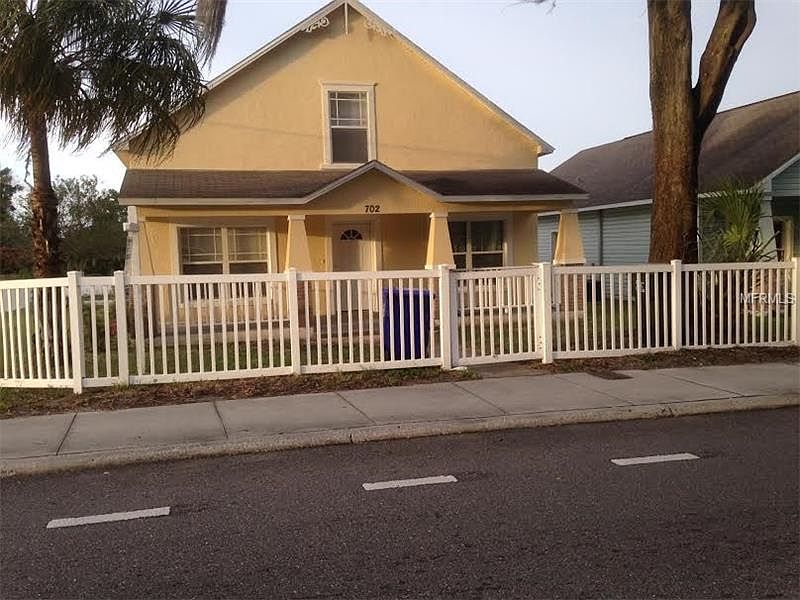 1st image of 702 E Parker St
