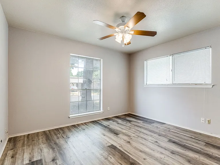 827 Spring Park Dr — Photo 6