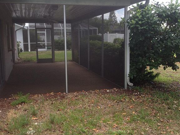 Spacious screened patio area