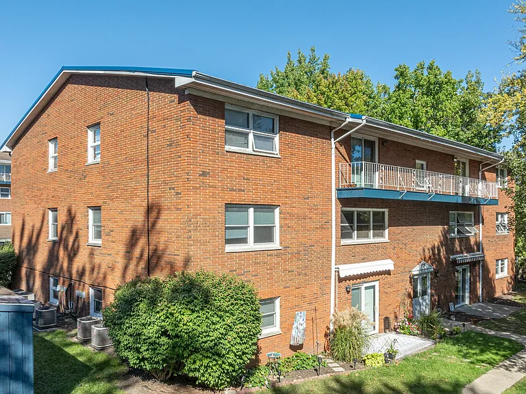 Rivershore Apartments — Photo 39