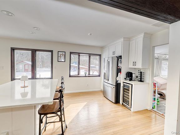 3rd image of 219 Pond Road