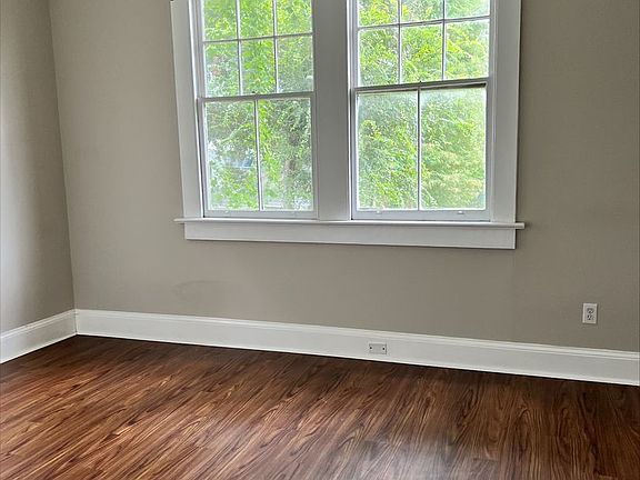 4th image of 4324-26 Banks St #4324