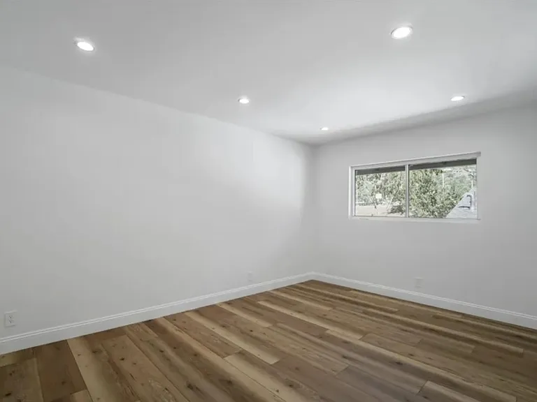 11044 Whitegate Ave — Photo 18