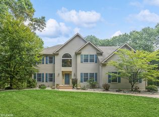 8 Heirloom Rd, Readington, NJ 08870