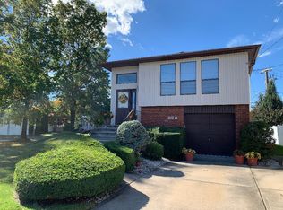 828 Newbridge Rd, Bellmore, NY 11710