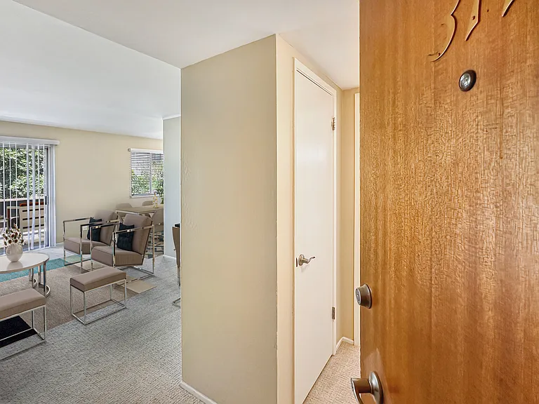 317 Poe St — Photo 2