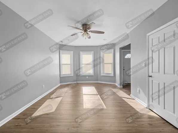 2 bed, 1.0 bath, 1056 sqft, $820, 88-90 Pilgrim Ave, Highland Park, MI 48203