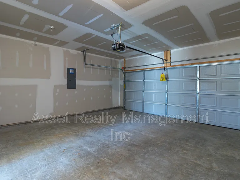 4831 Birchcrest Ln — Photo 32