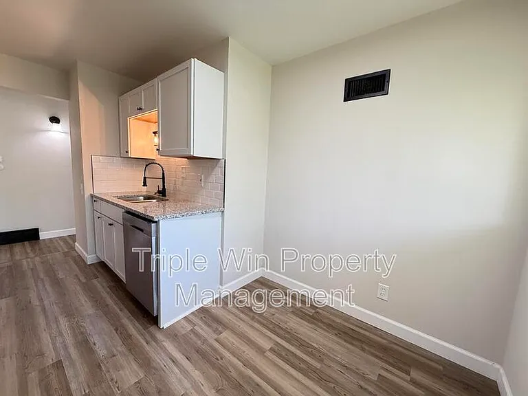 2257 Luxmore Dr — Photo 14