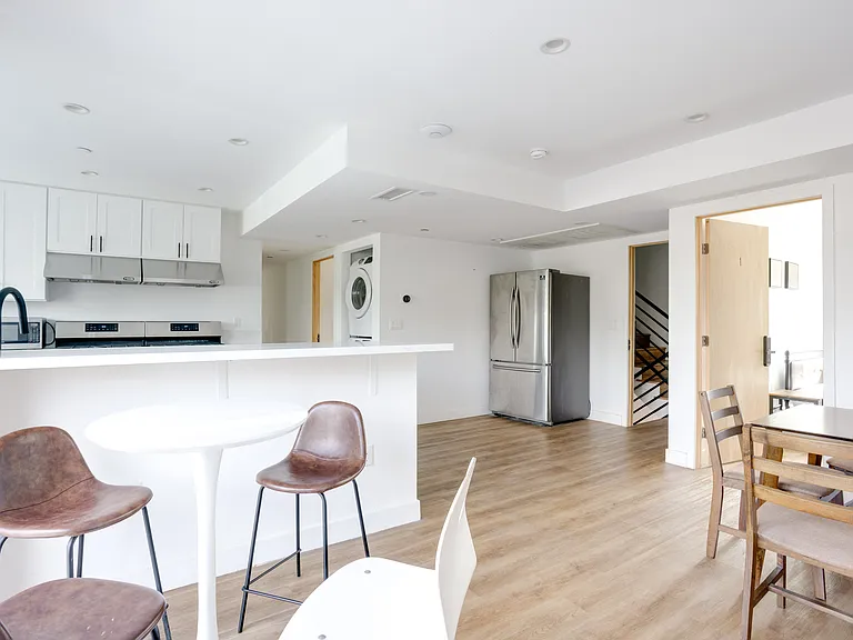 1651 W 37th Pl — Photo 16