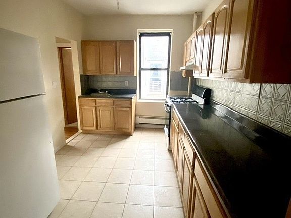 4th image of 30-22 35th St #4DA
