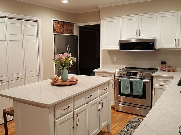 Kitchen remodeled Jan. 2020