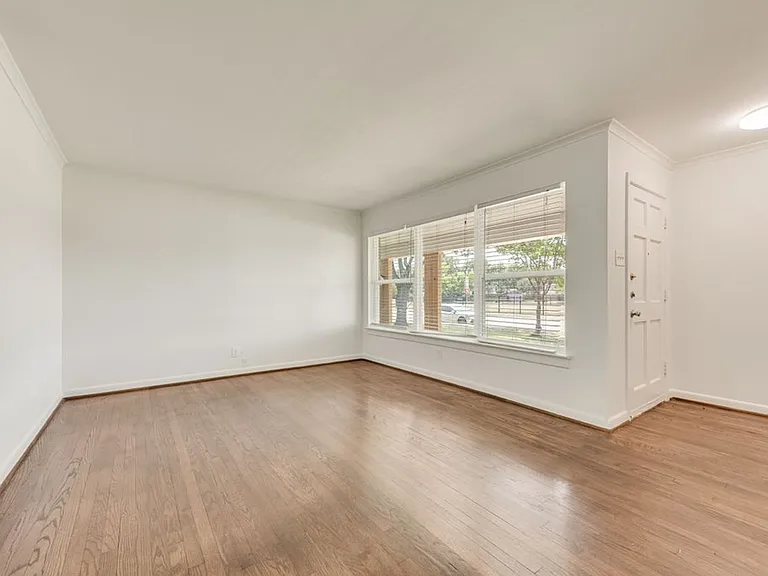 9506 Mercer Dr — Photo 5