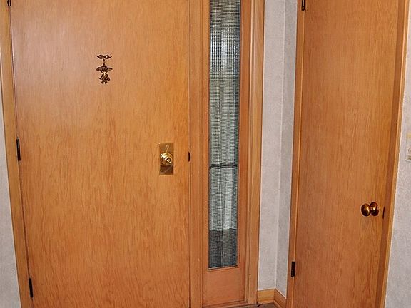 2nd image of 517 Chatham Ct