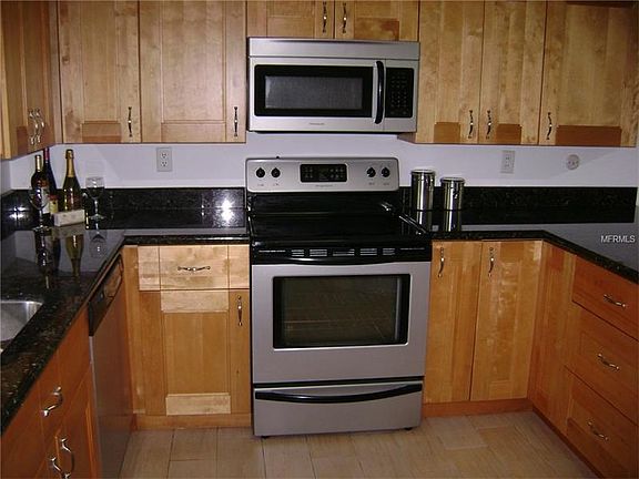 5th image of 1601 S Evergreen Ave