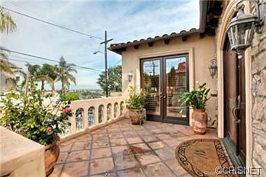 3rd image of 1042 2nd St #2