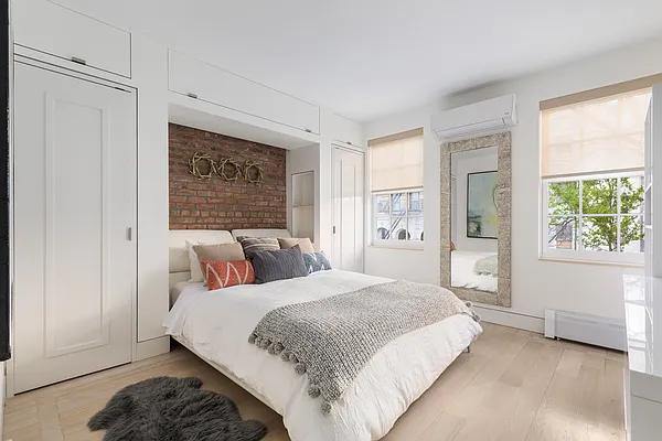 Sold by Douglas Elliman | media 18