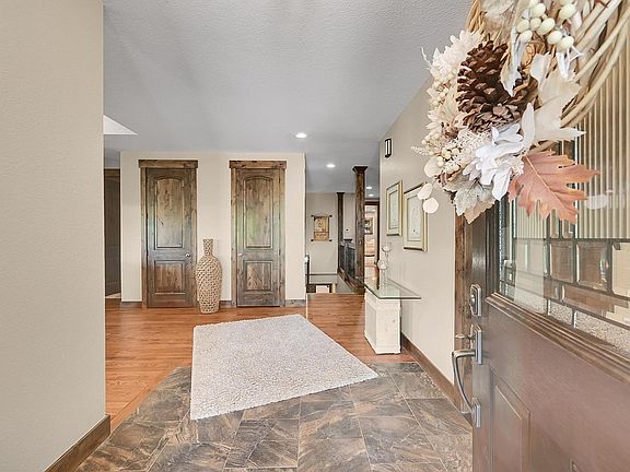 4th image of 608 Riverside Ct