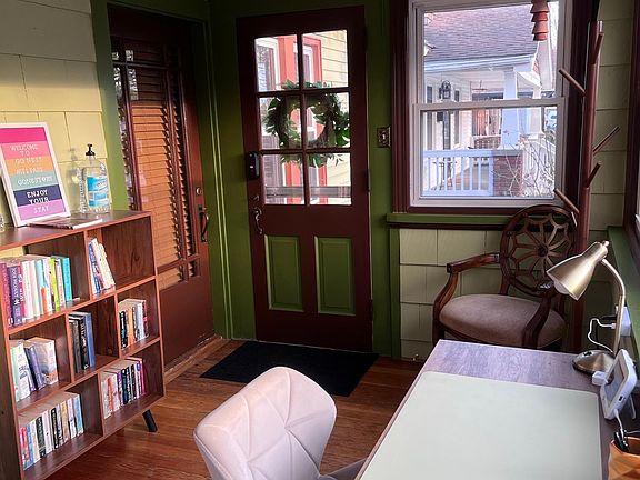 2nd image of 707 S Rembrandt Ave