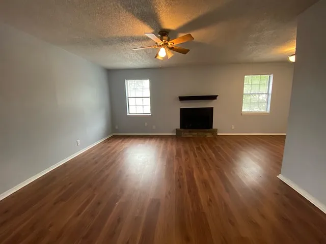 2 bed, 800 sqft, $950 — Photo 2