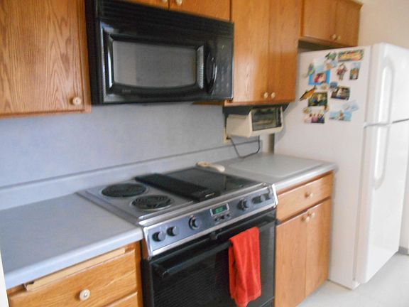 5th image of 387 N Pacific St