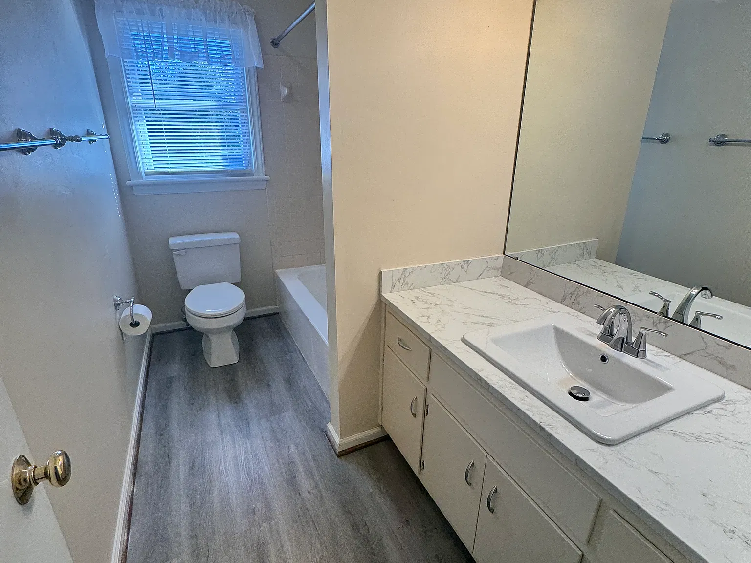 4 bed, 1651 sqft, $2,100 — Photo 3