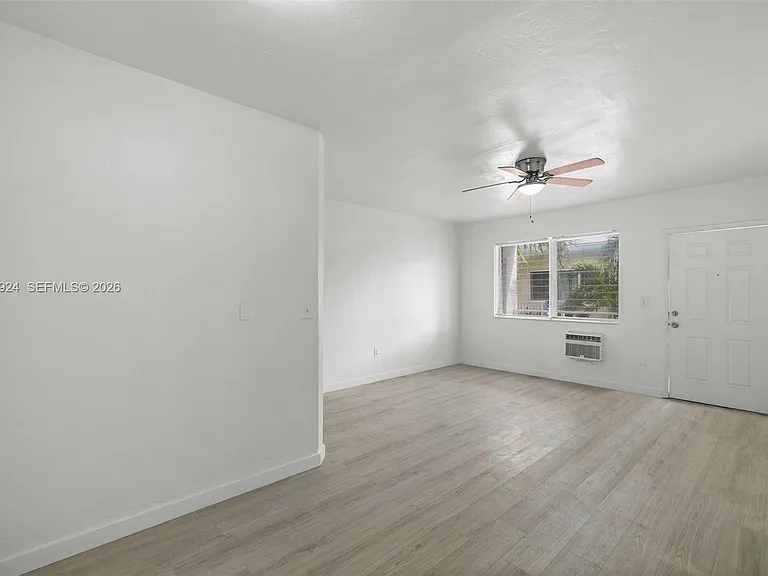 7721 Dickens Ave #6 — Photo 10