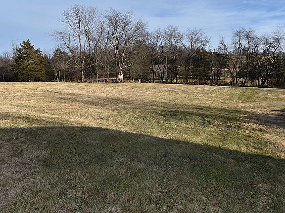 4th image of 4794 N Valley Pike