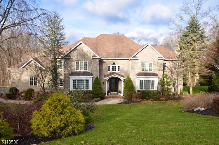 1st image of 25 Douglas Dr