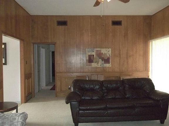 2nd image of 804 Katherine Ct