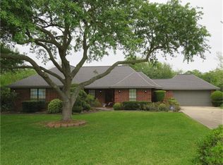 1511 Lake Pointe Ln, Cove, TX 77523