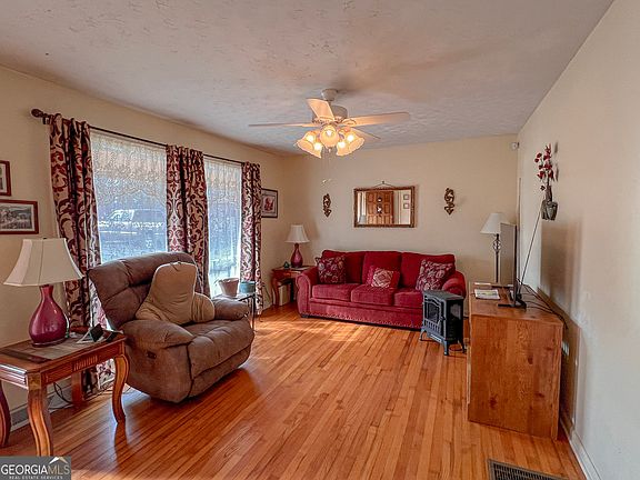 2nd image of 104 Ridgedale Dr