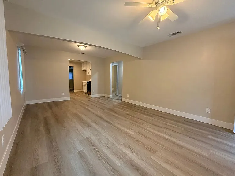 1550 N Pershing Ave — Photo 12