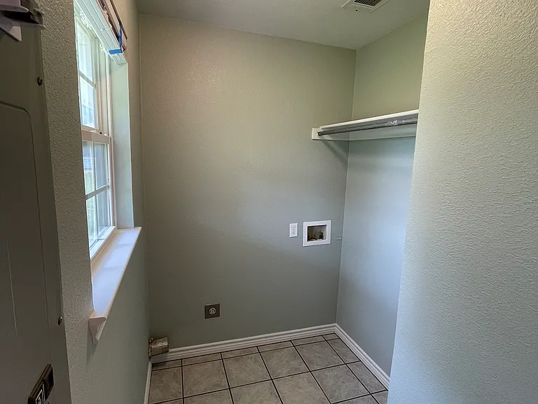 421 W Thomas St — Photo 18