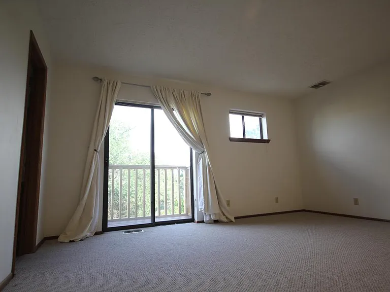 460 Oppenheimer Dr — Photo 23