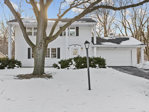 101 Heritage Cir N, Burnsville, MN 55337