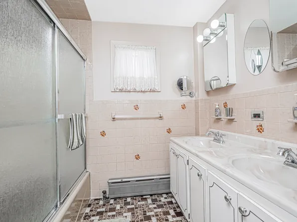 2055 Coleman Street image 9 of 26