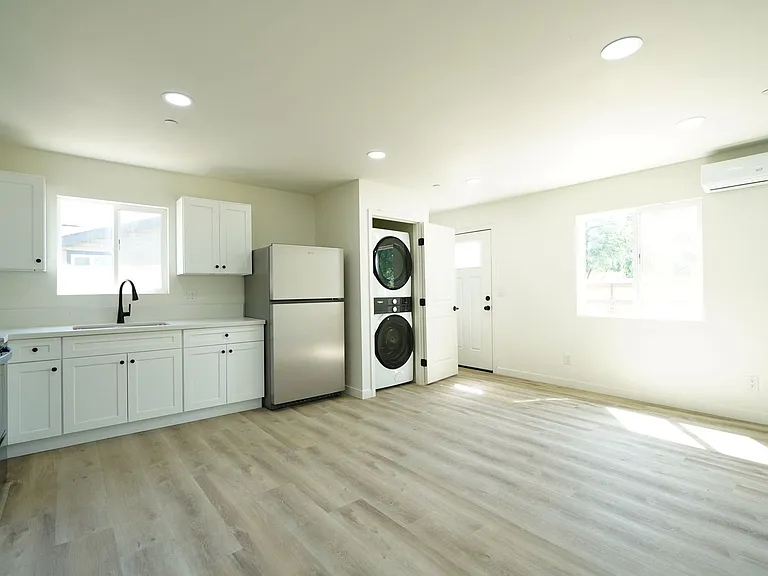 4805 Charlotte Way — Photo 30
