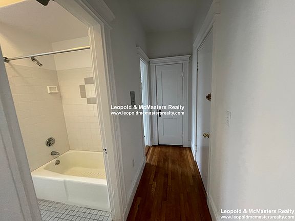 3rd image of 116 Warren St APT 21
