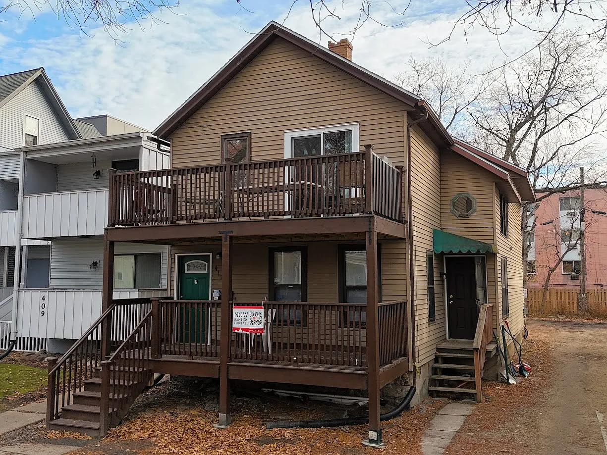 411 W Doty St — Photo 2