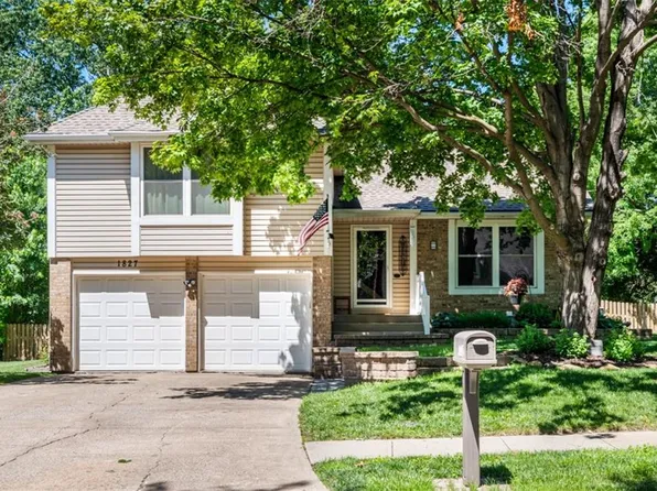 1827 S Abbey Cir, Olathe, KS 66062