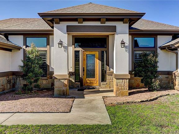 3rd image of 225 Sarahs Ln