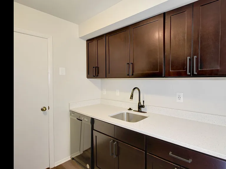 Upgraded Townhome - Kitchen
