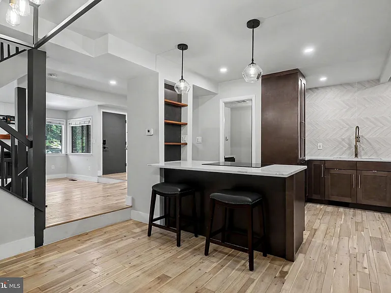 2105 Glencourse Ln — Photo 15