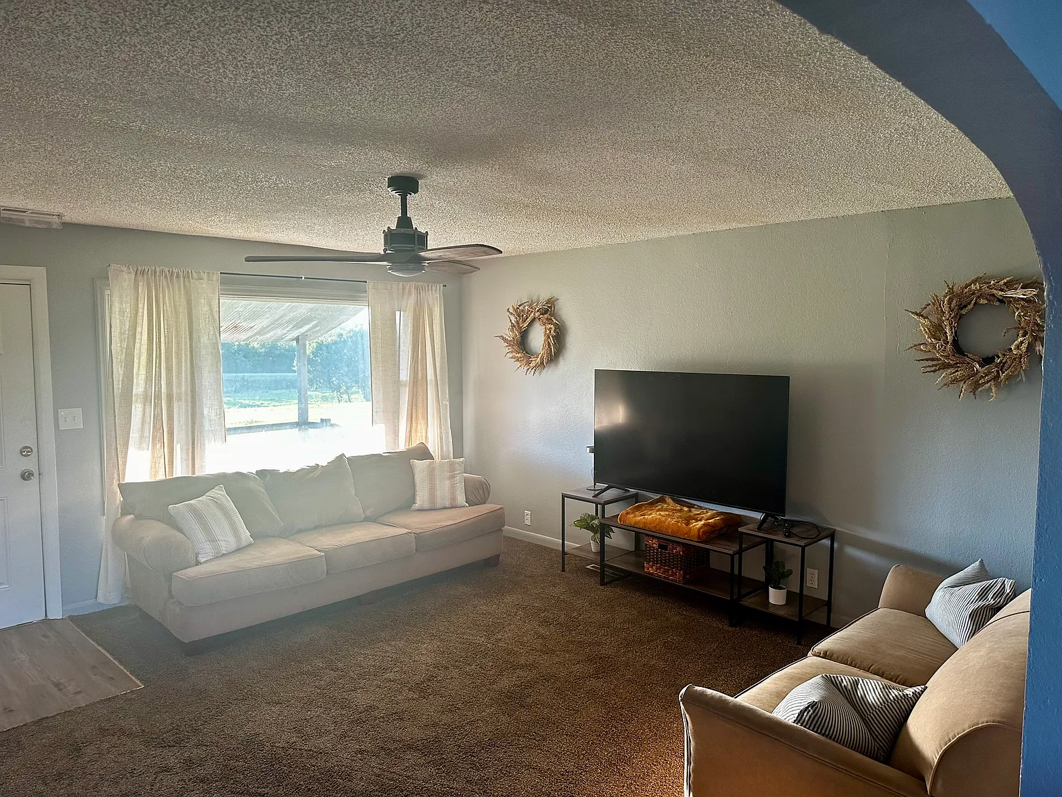 3 bed, 1142 sqft, $1,800 — Photo 2