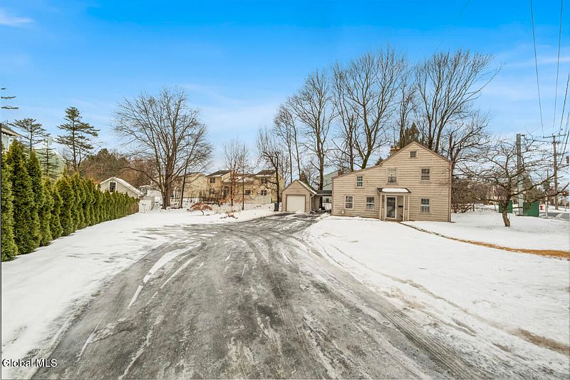 3rd image of 456 Pawling Avenue