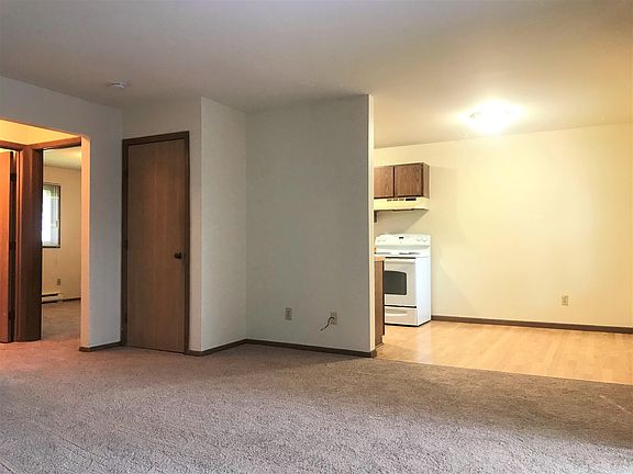Right to Kitchen, Left to Bdrms