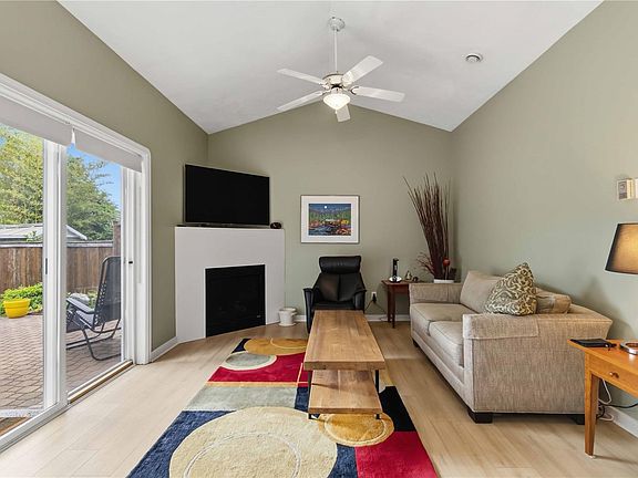 5th image of 1056 Holly Park Rd