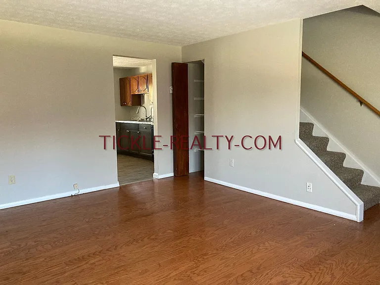 1868 Livingston Rd — Photo 26